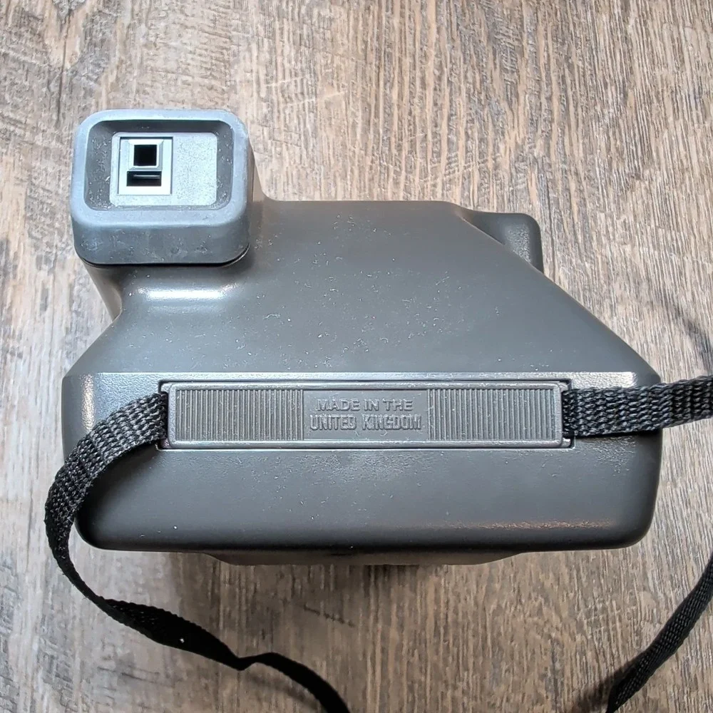 Polaroid One Step AutoFocus 600 Instant Film Camera **For Parts or Repairs Only